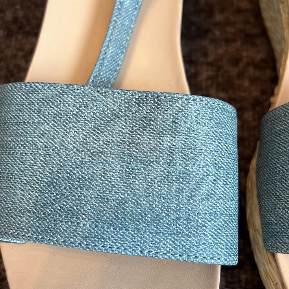 Crown & Ivy blue size 8  Laurey wedges